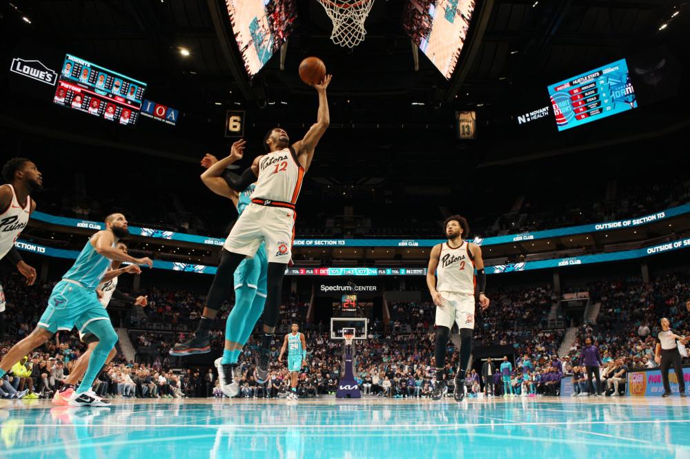 仍以微弱差 仍以微弱差